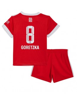 Bayern Munich Leon Goretzka #8 Heimtrikotsatz für Kinder 2022-23 Kurzarm (+ Kurze Hosen)
